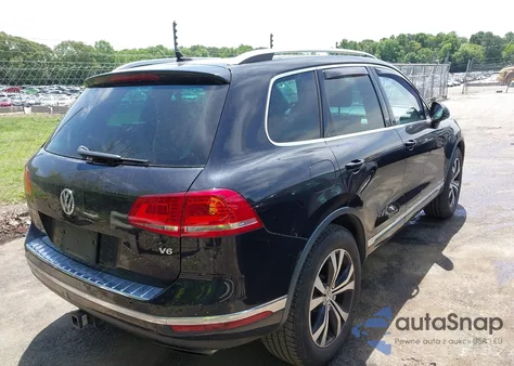 2017 Volkswagen Touareg V6 Wolfsburg Edition z USA, uszkodzony, nr VIN WVGRF7BP9HD001737